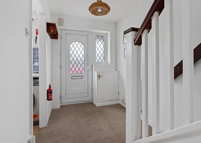 Luxurious 2-Bedroom Haven In Vibrant Robinhood: Ideal For Business Or Leisure Stay